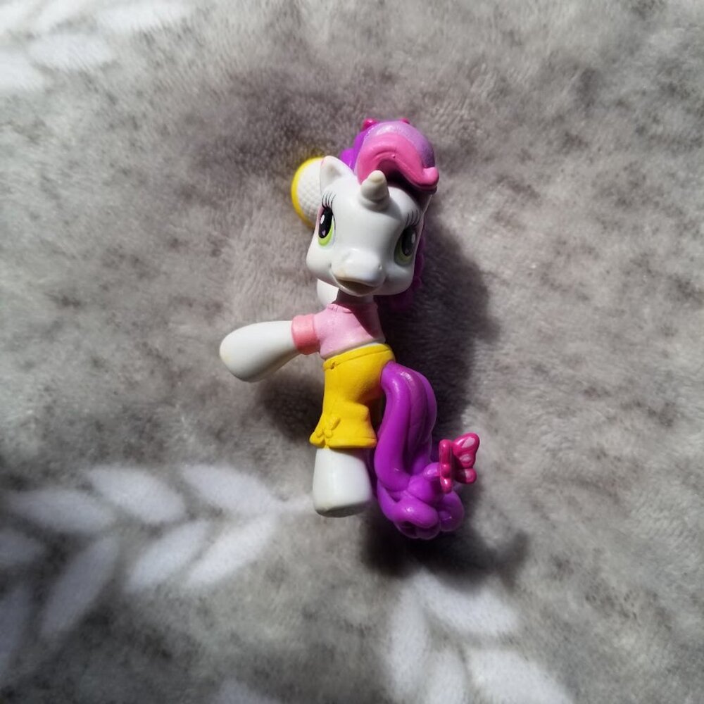 My Little Pony Figure Sweetie Belle Mini Figurine A Day in the Garden MLP G3